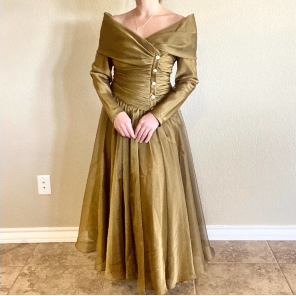 WATTERS & WATTERS VINTAGE 80s Iridescent Gold Green Formal Gown Size 4